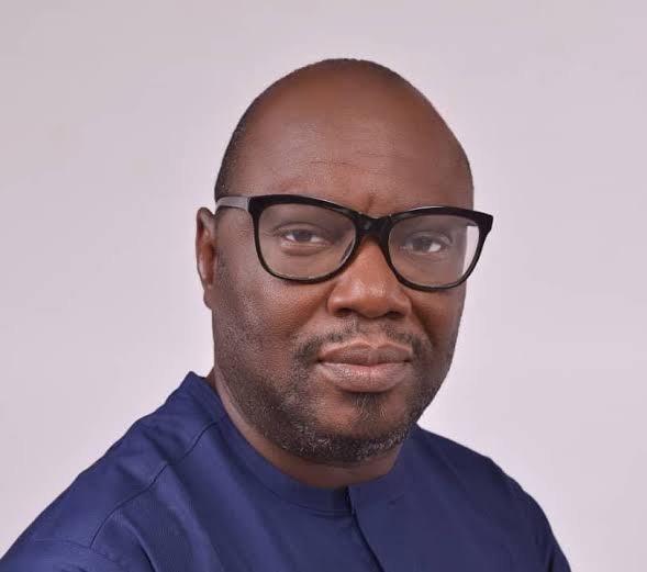 1776944426 Max Amuchie