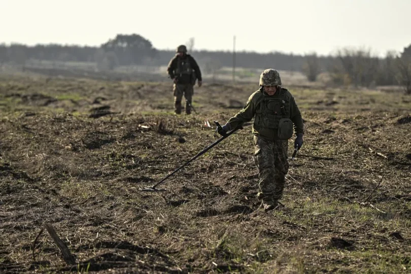 411d16a7692a63ff23b7a726036cfa234af3830f85201e2c32a3a677b4d76b90