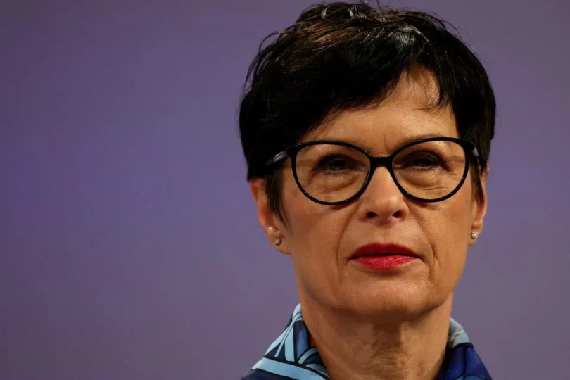 5ff7a7003a1849d1abbefb3aba4622932688045e821b6e27559a7d02cbb2f832