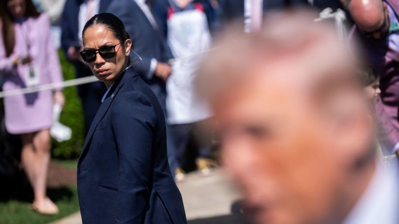 69f1f39d85f54025a96a3881