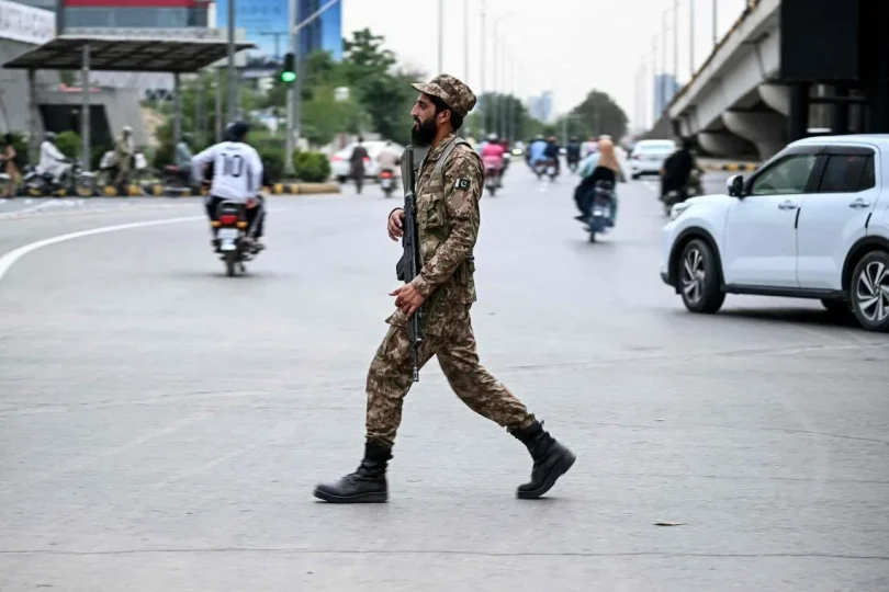 82f6a2d62438f130e9d0ba60a3c8b27917aa9decf7111147b68cbd26171e3351