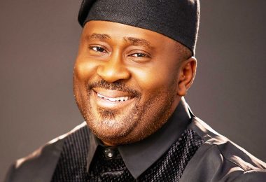 Desmond Elliot 1