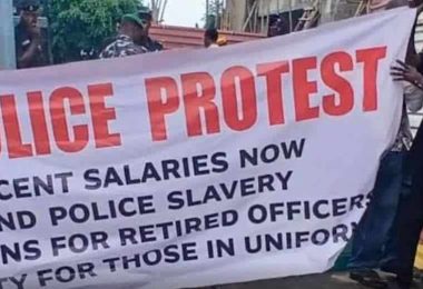 Retire police officers protesting in Abuja over pension scheme 1