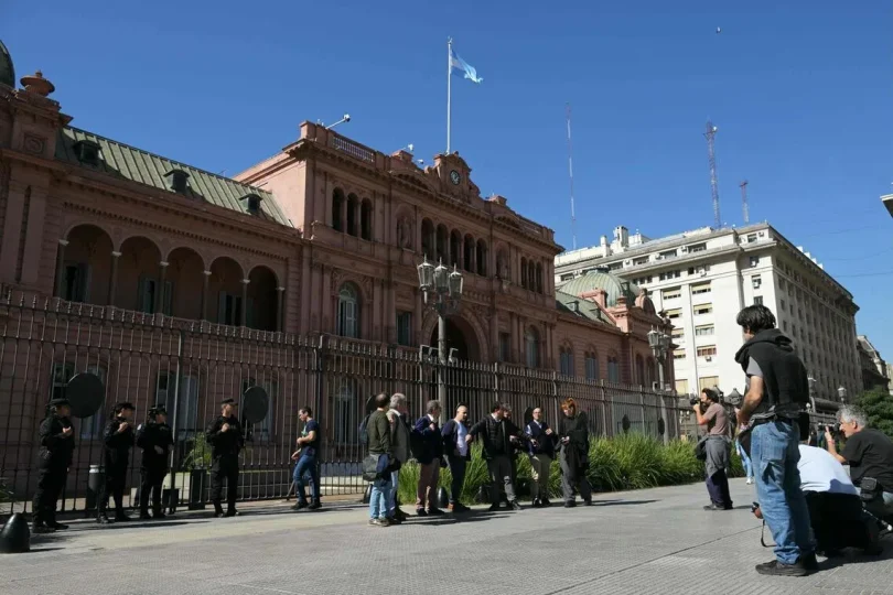 f5e04d98debee47714a2bb9c27a92a63b8bb87c54f04812735bd037ed09c287e