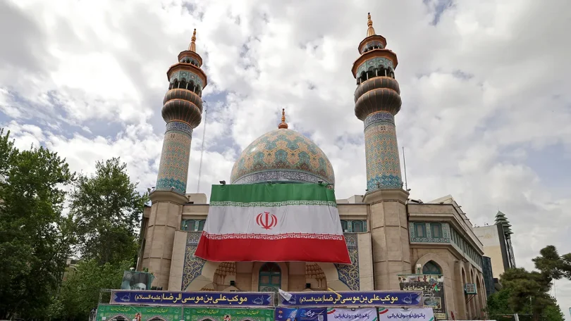 imam sadiq mosque iranian flag