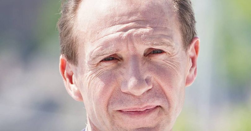 ralph fiennes i love pope leo standing up to trump