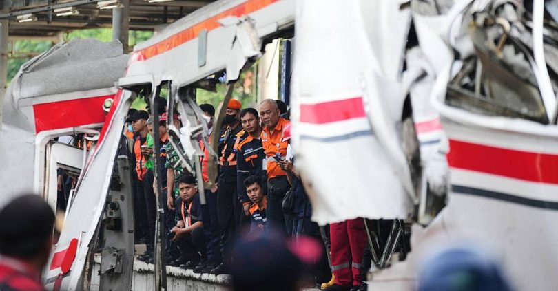 train crash in indonesia leaves 15 women dead