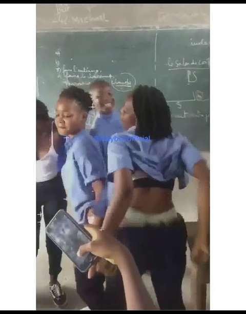 14170756 secondaryschoolstudenttwerking jpegf7a21f03ecbfb62a4949b13c178a6b80