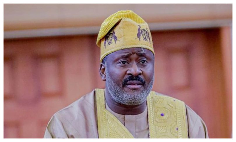 1779296426 Desmond Elliot 1