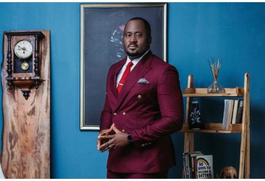 Desmond Elliot 1