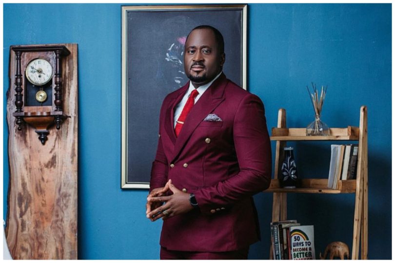 Desmond Elliot 1