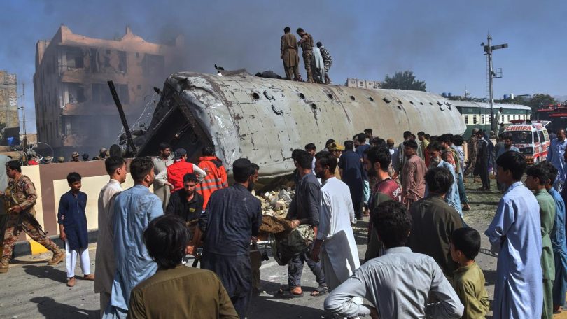 Pakistan Train Bombing 4 668