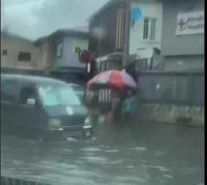Screenshot 2026 05 22 at 17 22 53 Oyindamola🙄 on X Papaya records the state of a part of Lagos stree