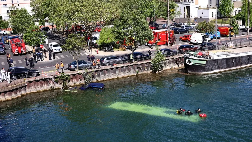 bus falls river seine fox news 001