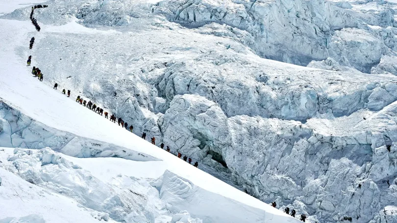 climbers everest summit queue fox news 001