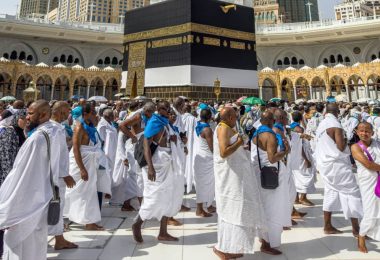 saudi arabia issues heatwave warnings for hajj 2025 urging pilgrims to take precautions amid soaring