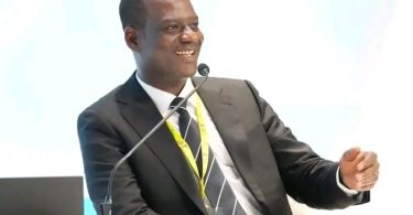 1781106323 Taiwo Oyedele