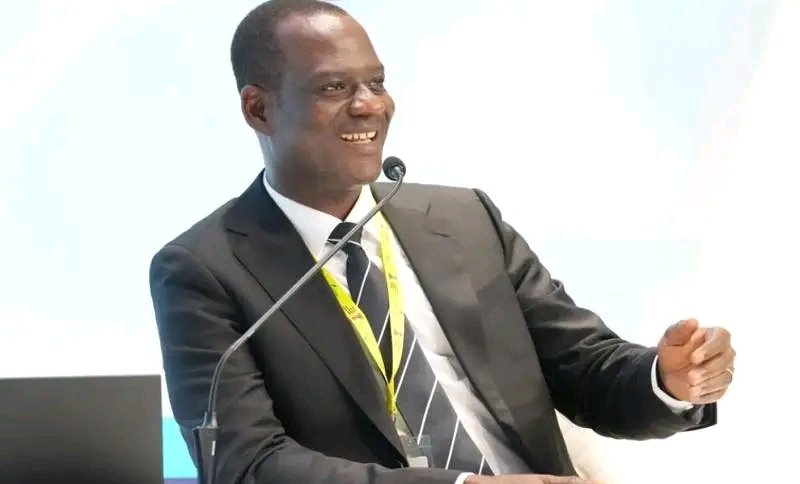 1781106323 Taiwo Oyedele