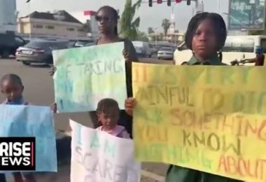 Mother and children protest1