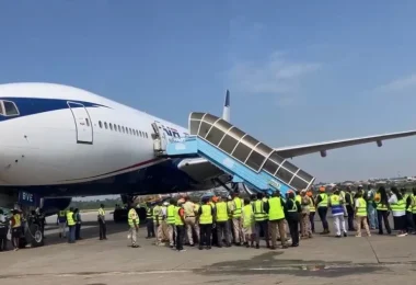 Nigerians return from South Africa