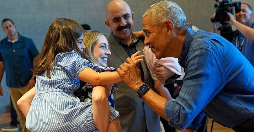 barack and michelle obama surprise first visitors to new presidential centre