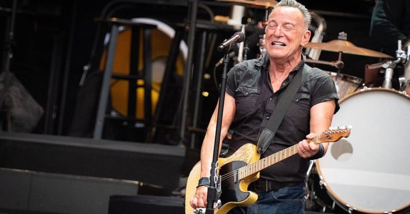 bruce springsteen pays emotional tribute to clive davis he changed my life