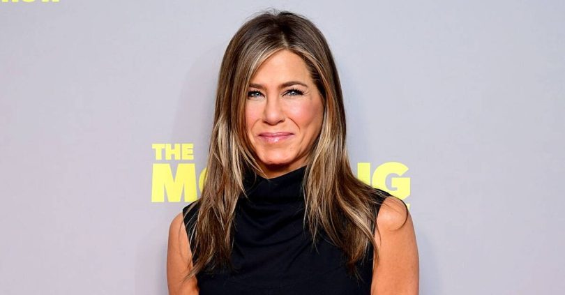 friends jennifer aniston honours father figure james burrows with castmates