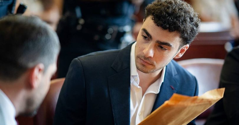 luigi mangione will assert psychiatric defence in insurance boss killing case