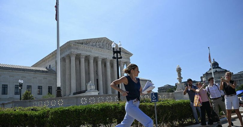 supreme court rejects trump bid to restrict birthright citizenship