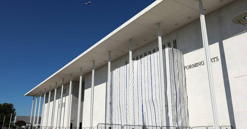workers remove trump s name from kennedy centre