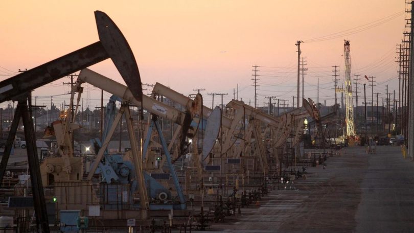 2025 04 07T192810Z 327690717 RC26TDAAD3DN RTRMADP 3 USA OIL OUTLOOK