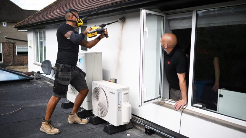 AFP 20260706 B8X87PT v1 HighRes BritainClimateWeatherHeatwaveAirConditioning
