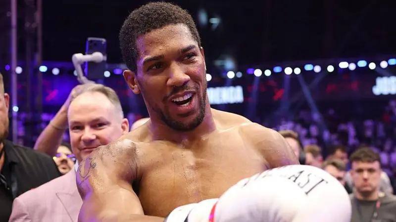 Anthony Joshua 43