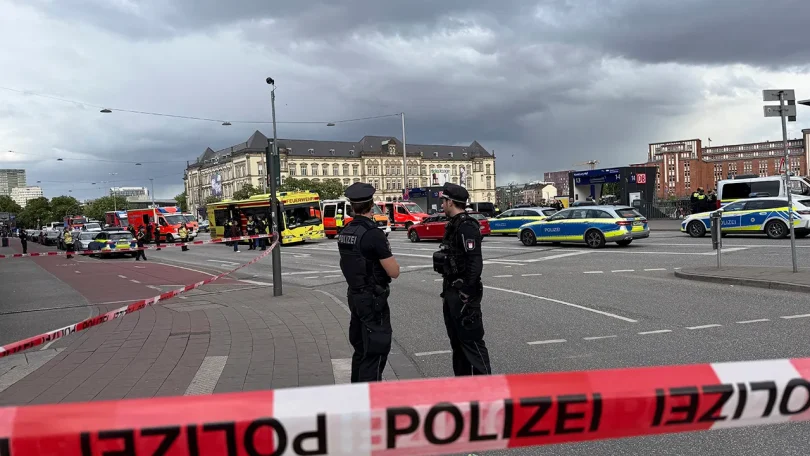 a stabbing at hamburgs central train station causes multiple injuries 2