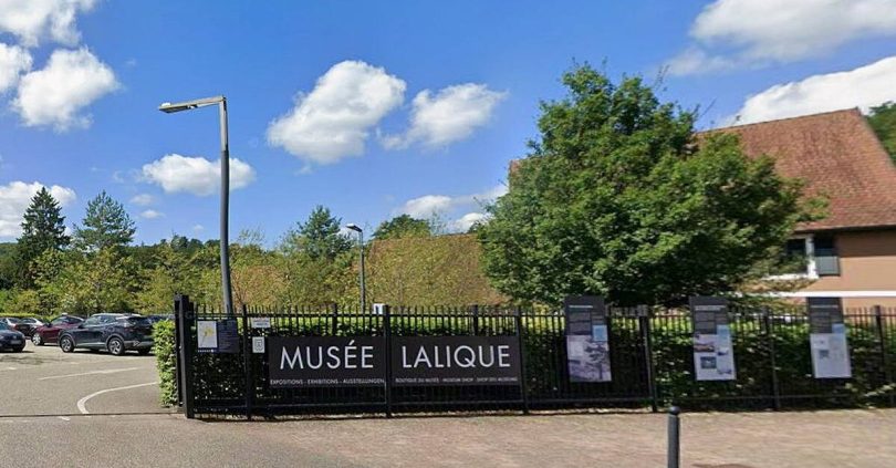 burglars grab jewellery in lightning raid on france s lalique museum