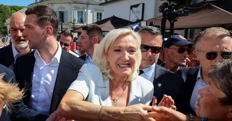 cheers and boos for le pen s french campaign launch after guilty verdict