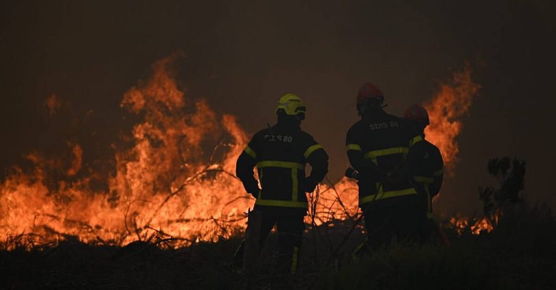 france and spain battle wildfires as more than 250 000 people are forced to flee