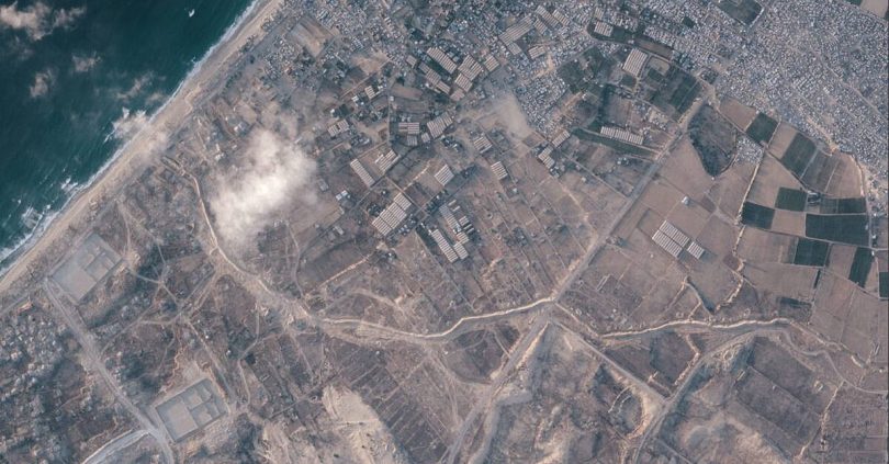 israel builds miles long earth barrier inside gaza