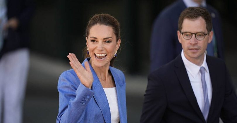 tickets please kate surprises tennis fans in wimbledon queue
